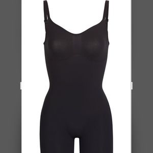 SKIMS SCULPTING SEAMLESS MID-THIGH BODYSUIT